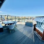 Stromdampfer, Lounge Apartment